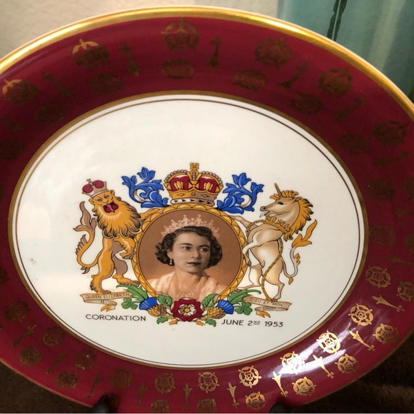 Queen Elizabeth Coronation Plate - Picture 3 of 4